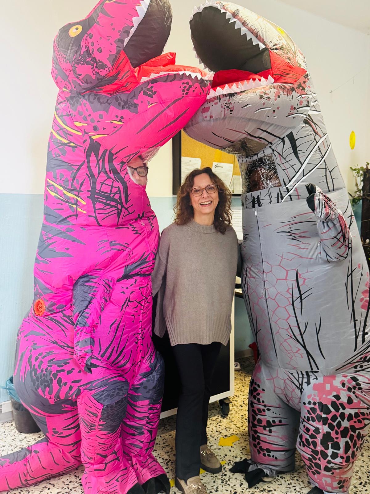 La nostra coordinatrice di plesso tra i dinosauri